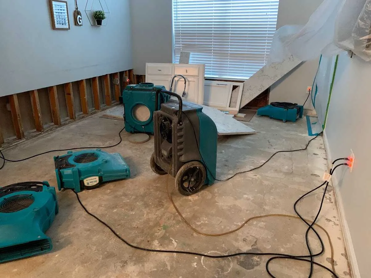 Dehumidifier in flood-cut room for Water Damage Restoration in Hamburg